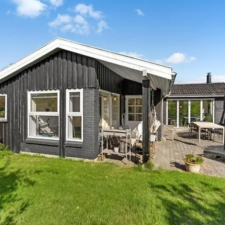 بيت للعطل 3 Bedroom Stunning In *