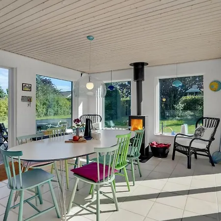 3 Bedroom Stunning In *