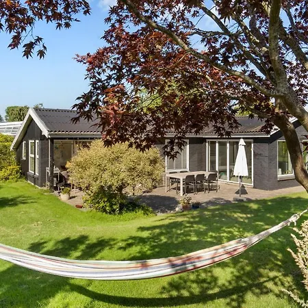 3 Bedroom Stunning In بيت للعطل Malling