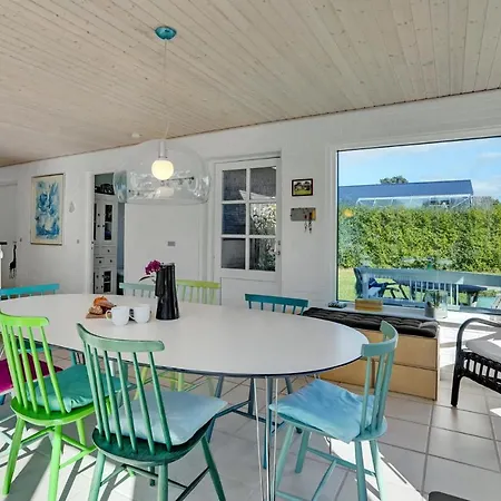 3 Bedroom Stunning In Semesterbostad