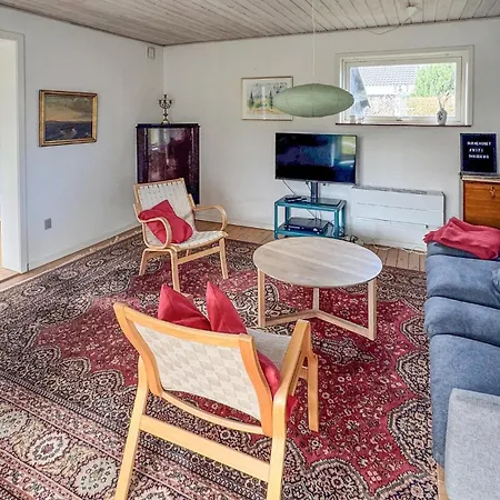 3 Bedroom Lovely In * Malling