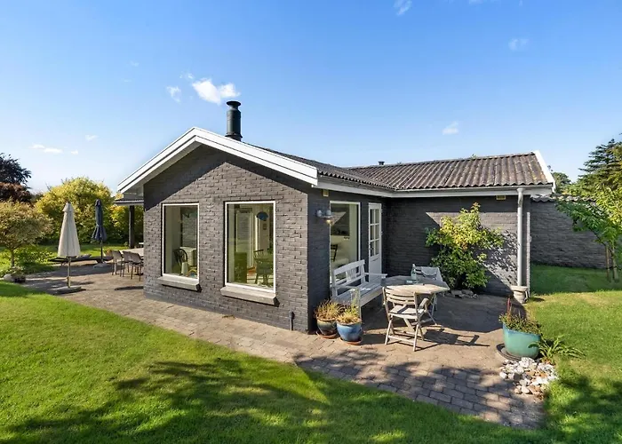 3 Bedroom Stunning In *