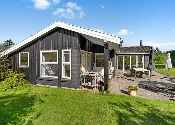 Дом отдыха 3 Bedroom Stunning In *